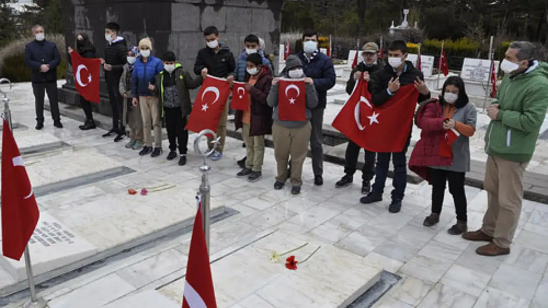 Özel eğitim alan öğrenciler şehitliği ziyaret etti