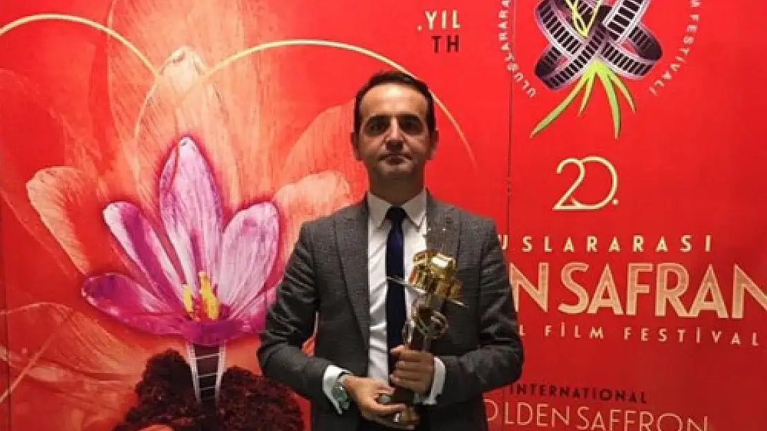 Özer, film festivalinden ödülle döndü