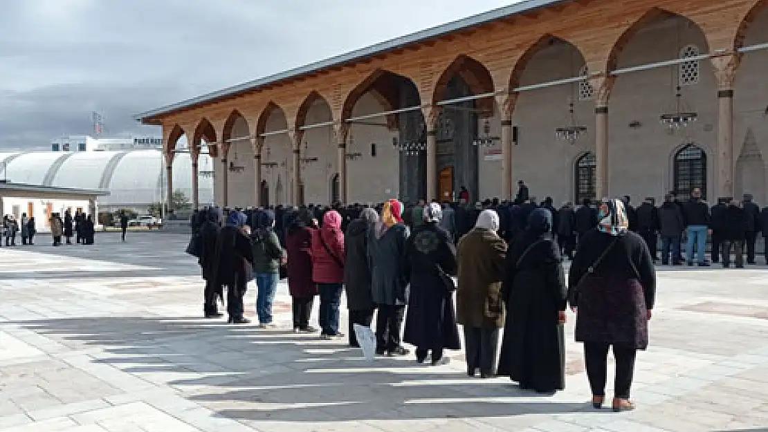 Özkum, gözyaşları ile son yoluculuğuna uğurlandı