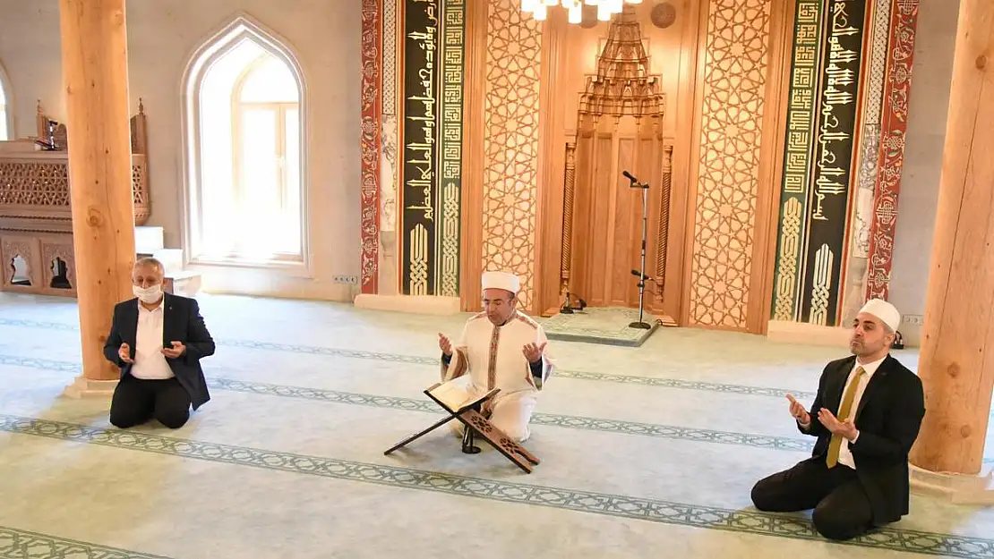 Paşa Camii’nde ilk Kur’an-ı Kerim okundu