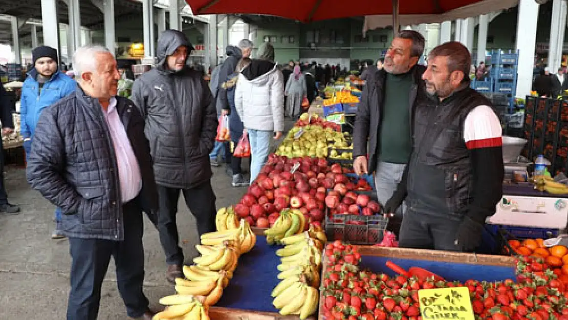 Pazar esnafını dinledi