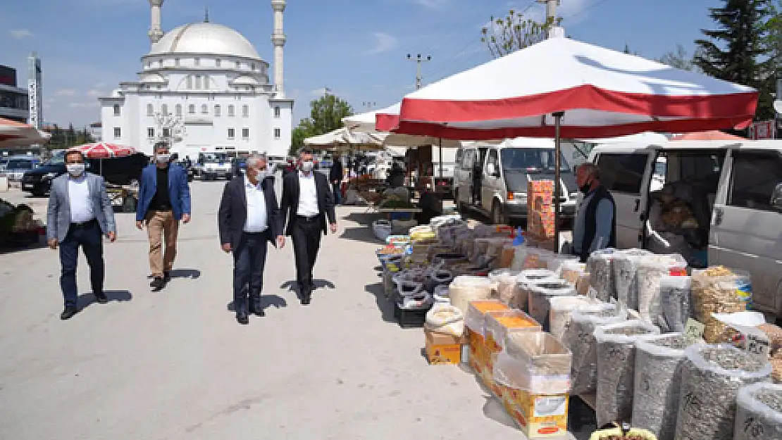 Pazaryerini denetledi, sosyal mesafe uyarısında bulundu