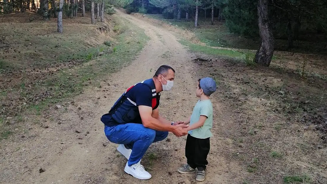 Piknikte kaybolan 3 yaşındaki çocuğu jandarma buldu