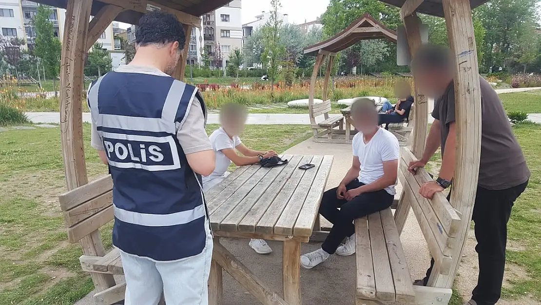 Polis Vatandaşı Bilgilendirdi