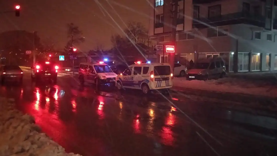 Pompalıyla vurup kaçtılar. Afyon Polisi yakaladı