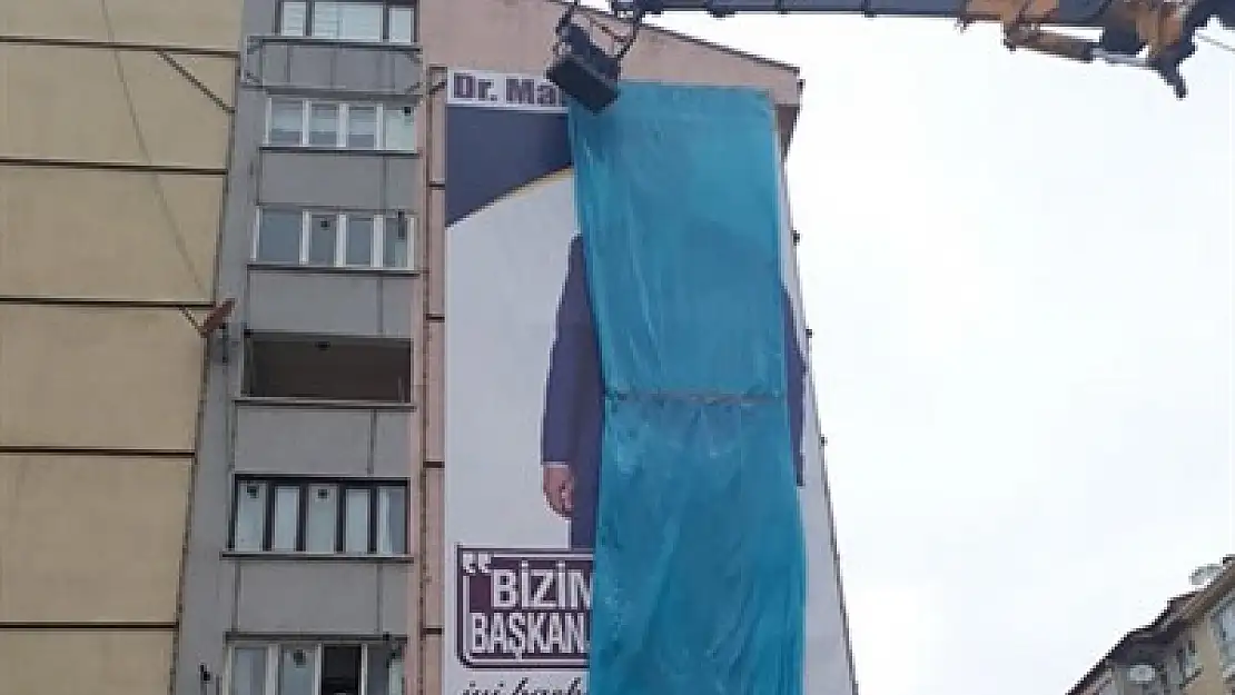 “Poster Kapatma” meselesi siyaseti gerdi