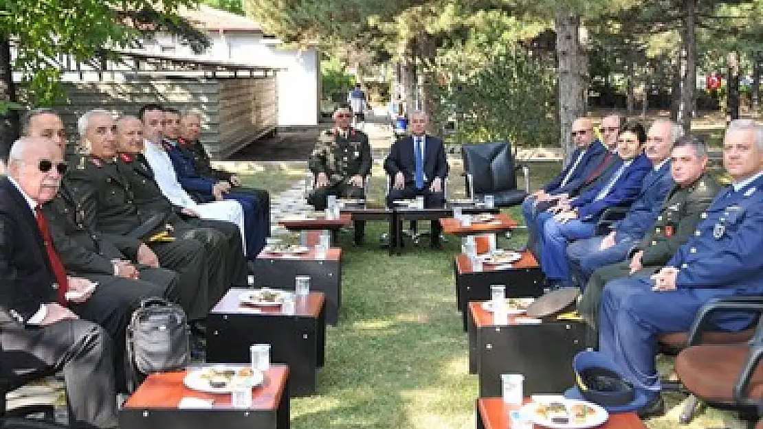 Protokolden Garnizon Komutanlığı ve Belediye’ye ziyaret