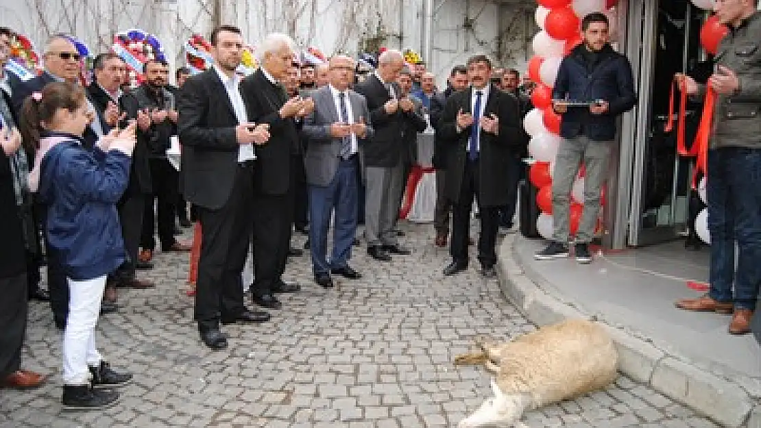 Reis erkek mağazası açıldı – Kocatepe Gazetesi