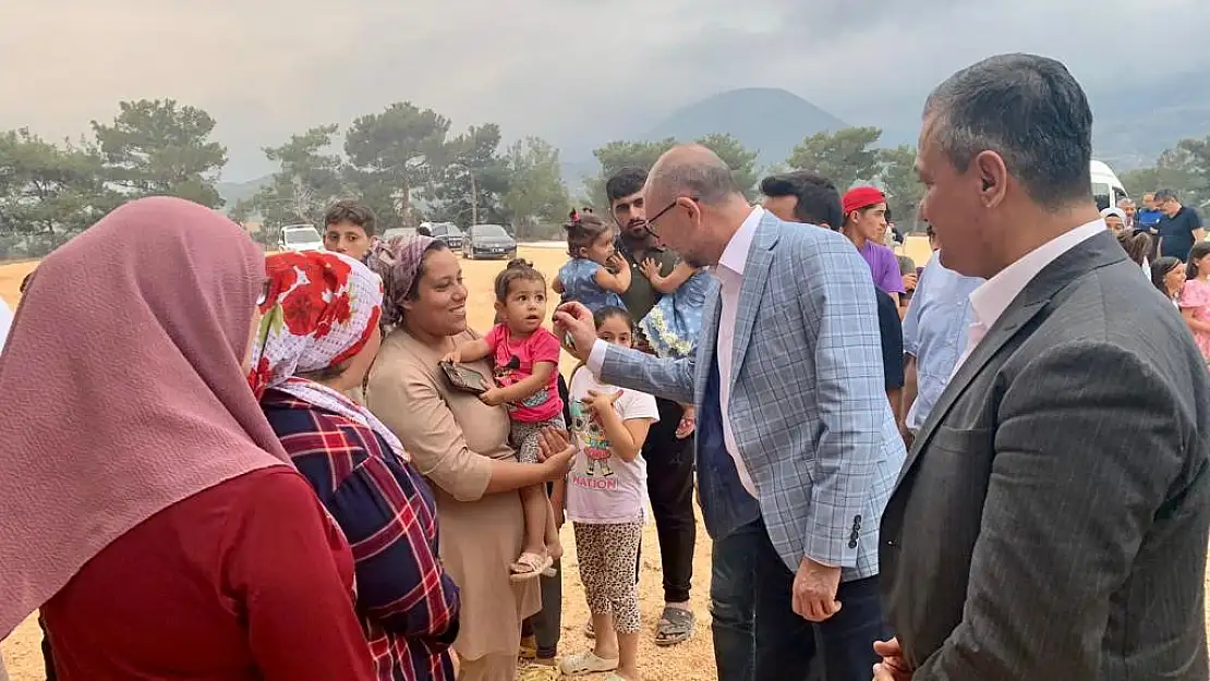 Rektör Erdal, Hatay’da depremzede miniklerle bir araya geldi