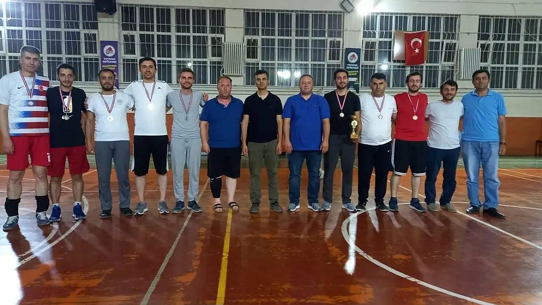 Sağlık için voleybol turnuvası düzenlendi