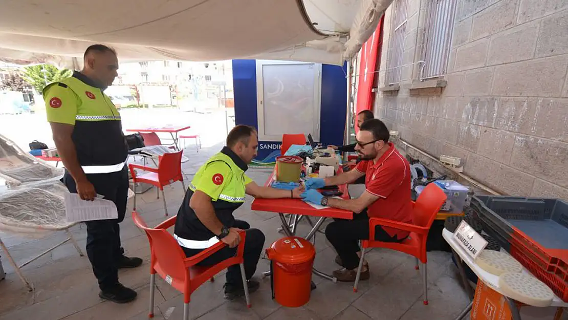 Sandıklı Zabıtası Kızılay'a Kan Bağışladı