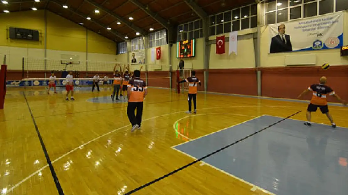 Sandıklı’da voleybol turnuvası başladı