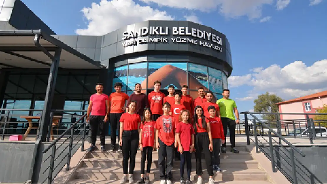 Sandıklı’da yüzme öğrendiler açık denizde yarışacaklar