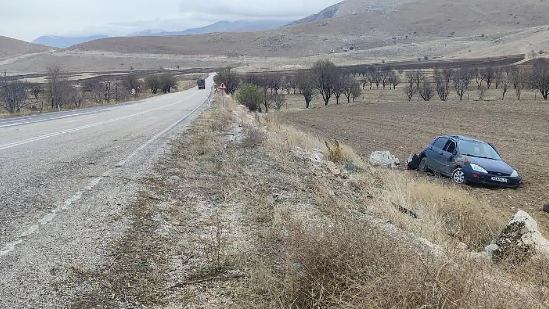 Şarampole düşen otomobilde 3 kişi yaralandı