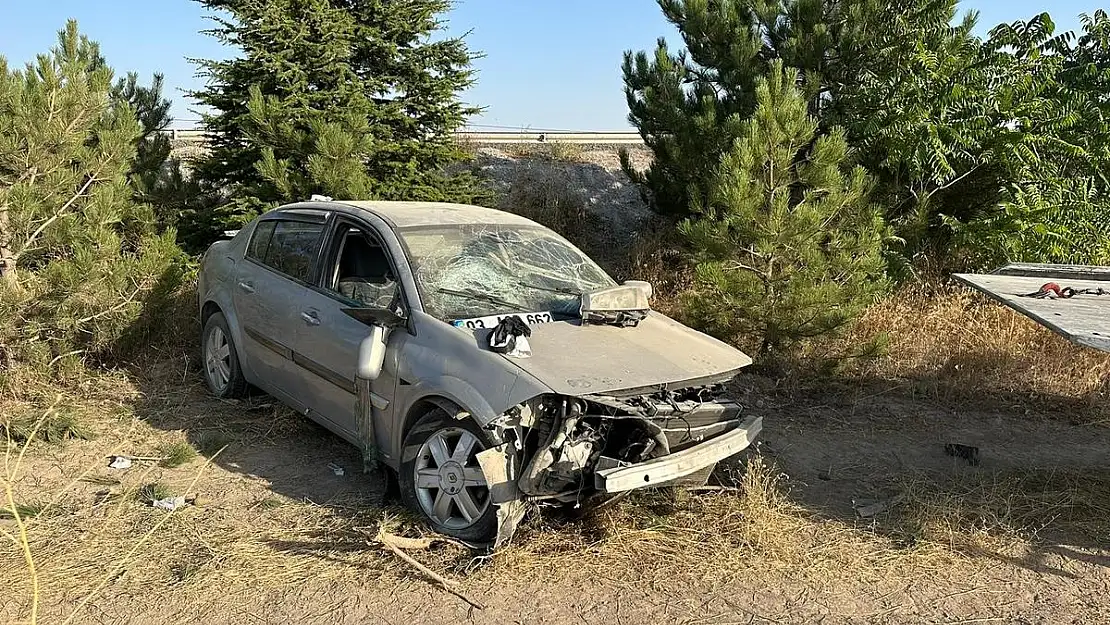 Şarampole giren otomobilde 4 kişi yaralandı