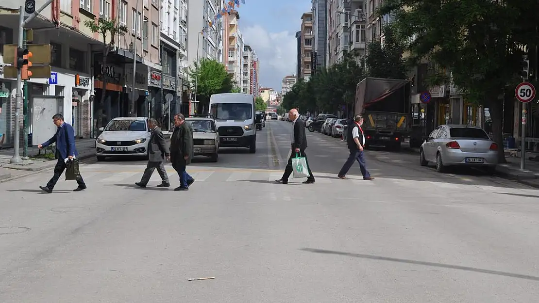 Seçim sebebiyle tedbirlerin uygulandığı caddelerdeki trafik açıldı