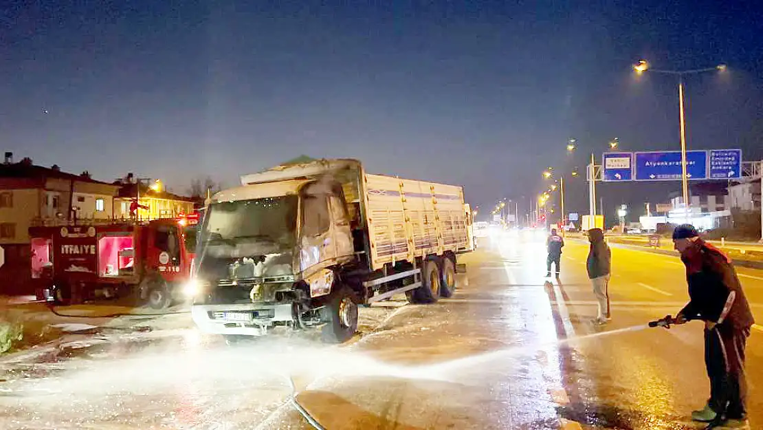 Şehirlererası yolu alevler aydınlattı