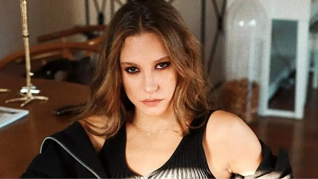 Serenay Sarıkaya Oyunculuk Eğitimi Aldı Mı?