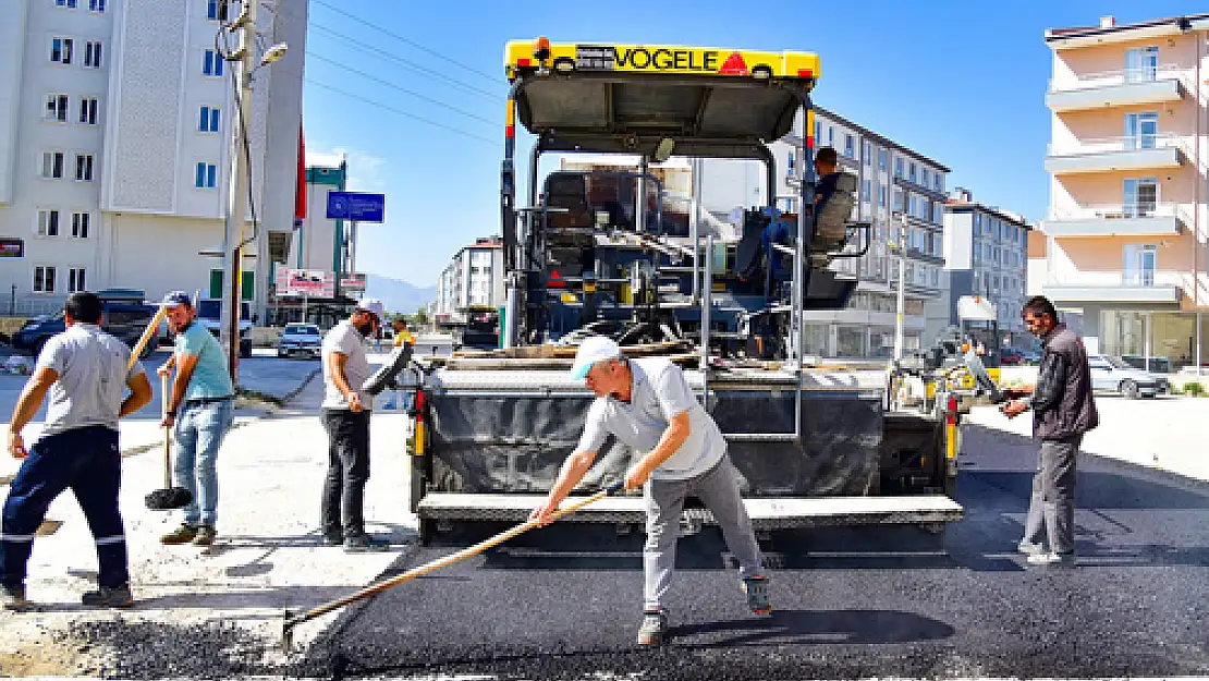 Sıcak asfalt çalışmaları sürüyor