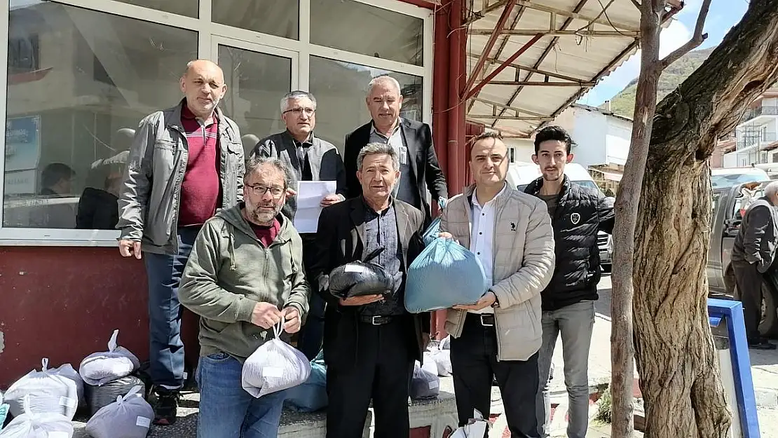 Simav'da üreticilere yüzde 75 hibeli 4 bin 500 kilo yağlık ayçiçeği tohumu dağıtıldı