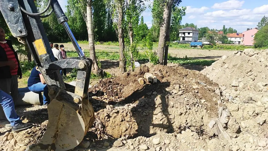 Sinanpaşa'da kanalizasyon inşaatından tarihi heykel çıktı