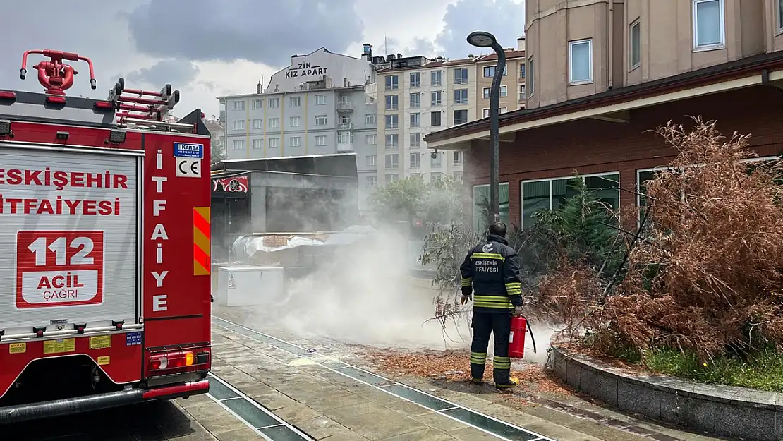 Sokak Lambasından Kaynaklı Yangın Paniğe Neden Oldu