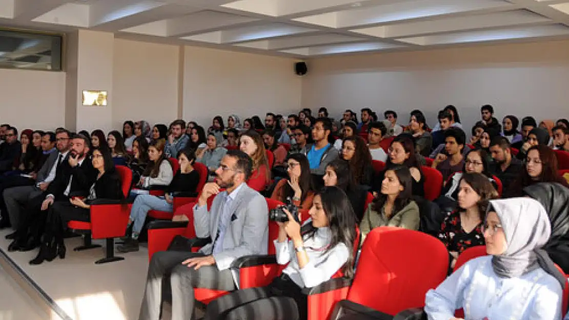 “Sosyal medyanın faydaları olduğu gibi riskleride var”