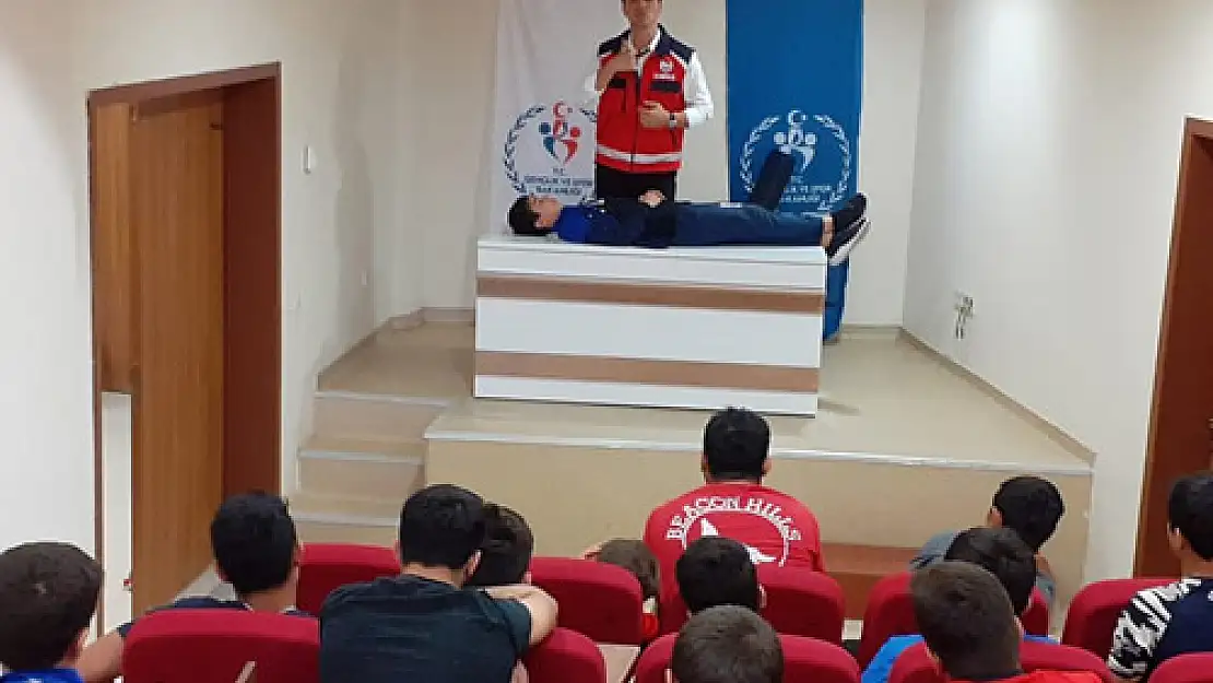 Sporculara ilk yardım ve rehabilitasyon paneli verildi