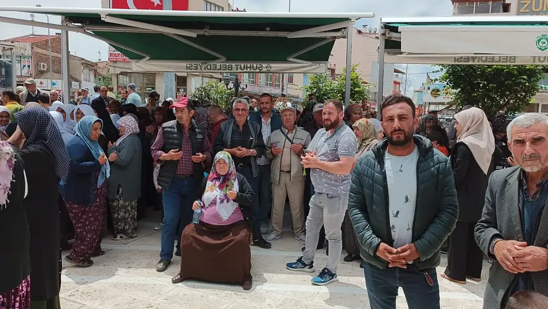 Şuhut’ta hacı adayları kutsal topraklara dualarla uğurlandı