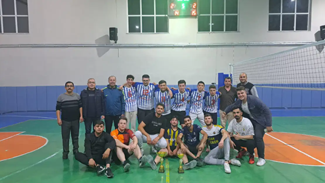 Şuhut’ta öğrenciler voleybol turnuvasında buluştu