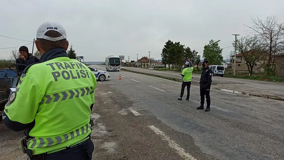 Şuhut'ta trafikte bayram yoğunluğu artınca denetimler başladı