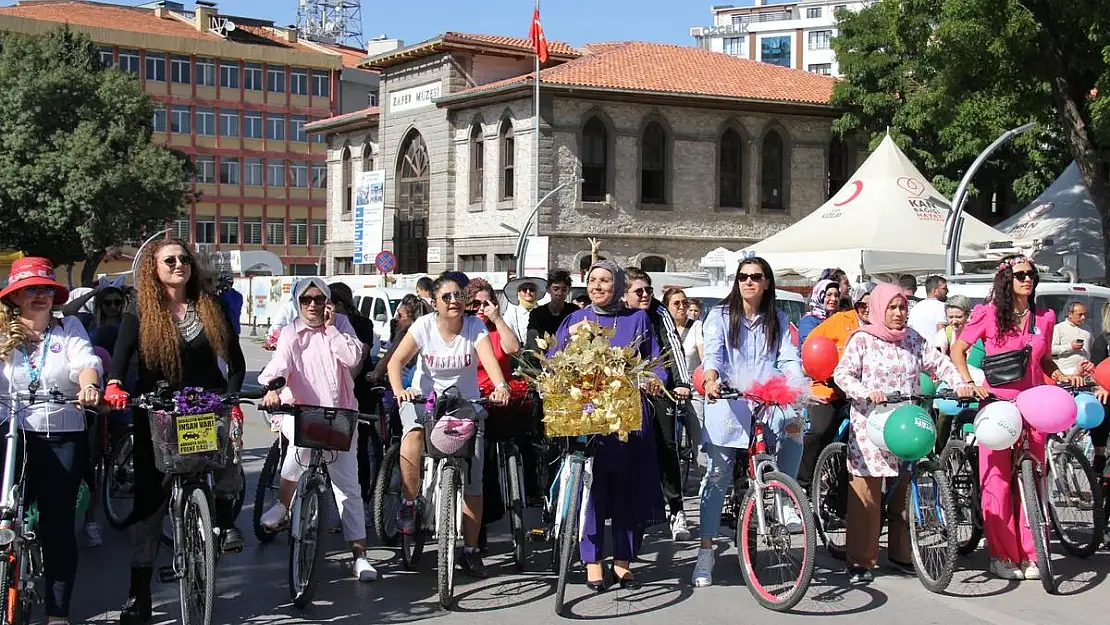 Süslü Kadınlar, “farkındalık” için pedal çevirdi