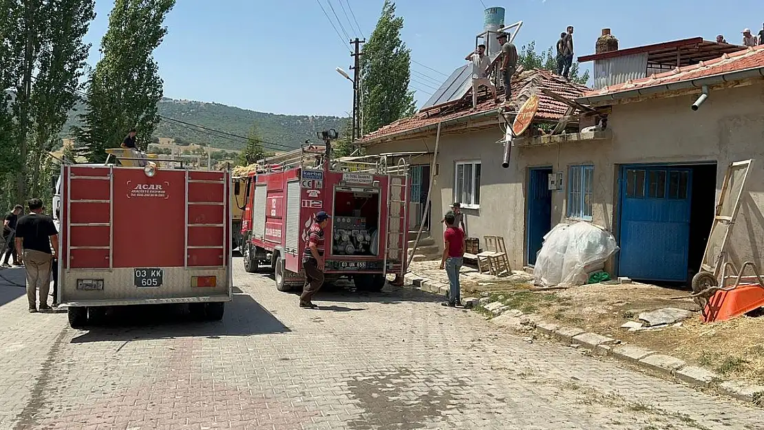 Tandırdan sıçrayan alevler iki ev ve samanlığı yaktı