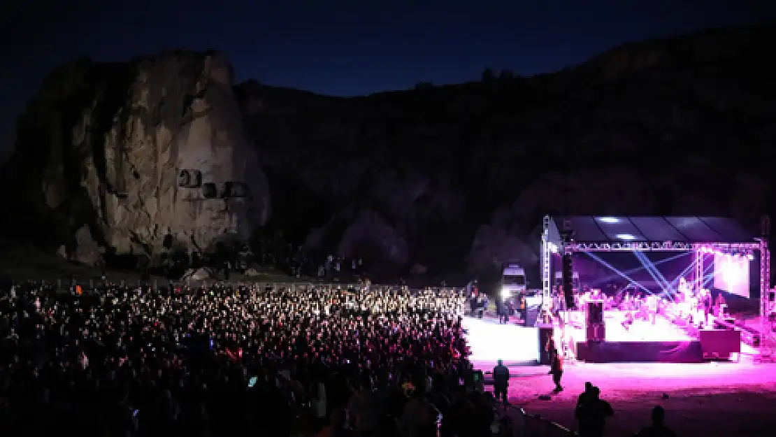 Tarihin gölgesinde muhteşem konser