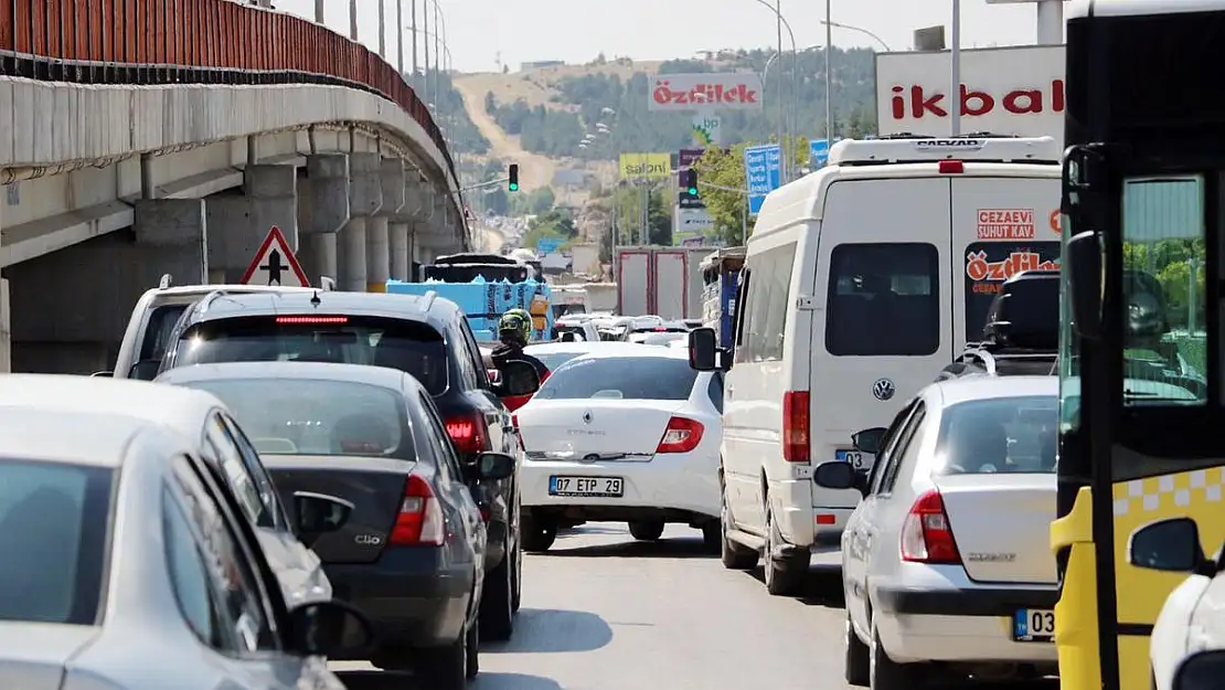 Tatilde Afyon'dan 2 milyon  araç geçti, kaza oranları düştü