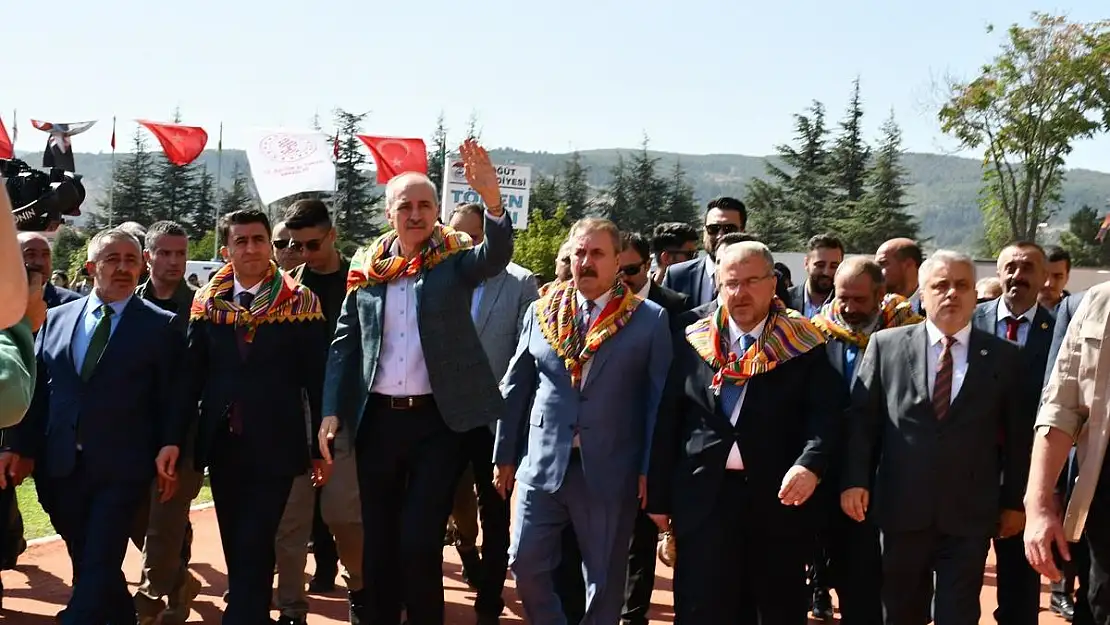 TBMM Başkanı Kurtulmuş, Ertuğrul Gazi Türbesi’nde dua etti