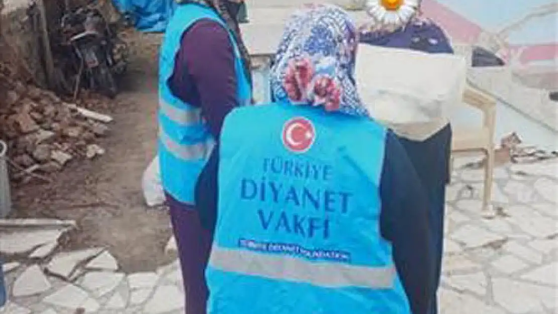 TDV Kadın Kolları bohça hediye ediyor