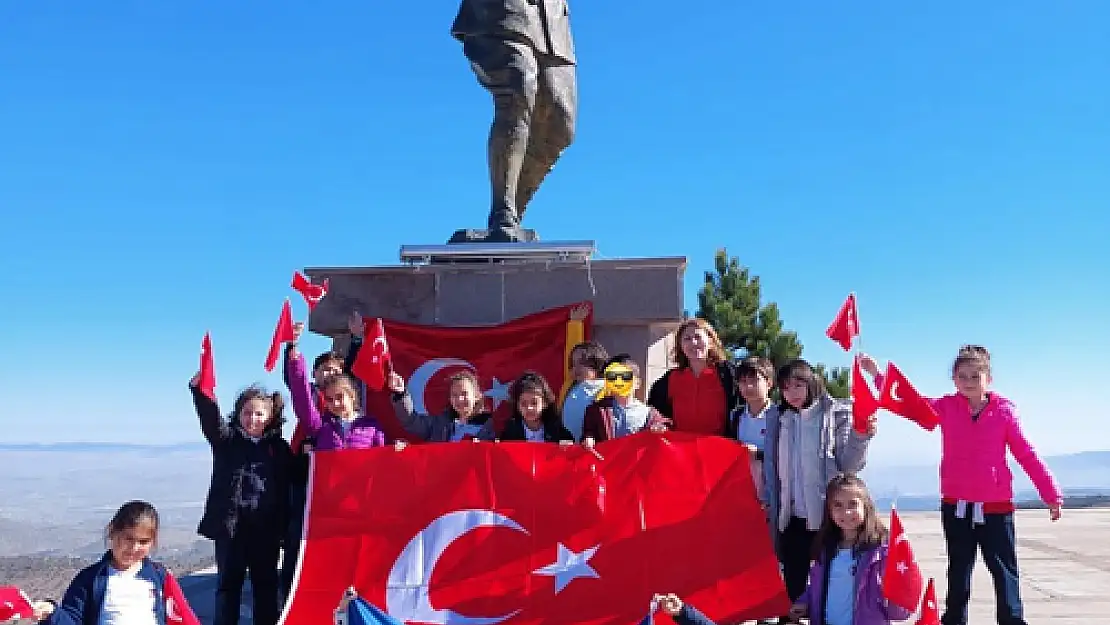 TED Koleji öğrencileri şehitlikleri gezdi