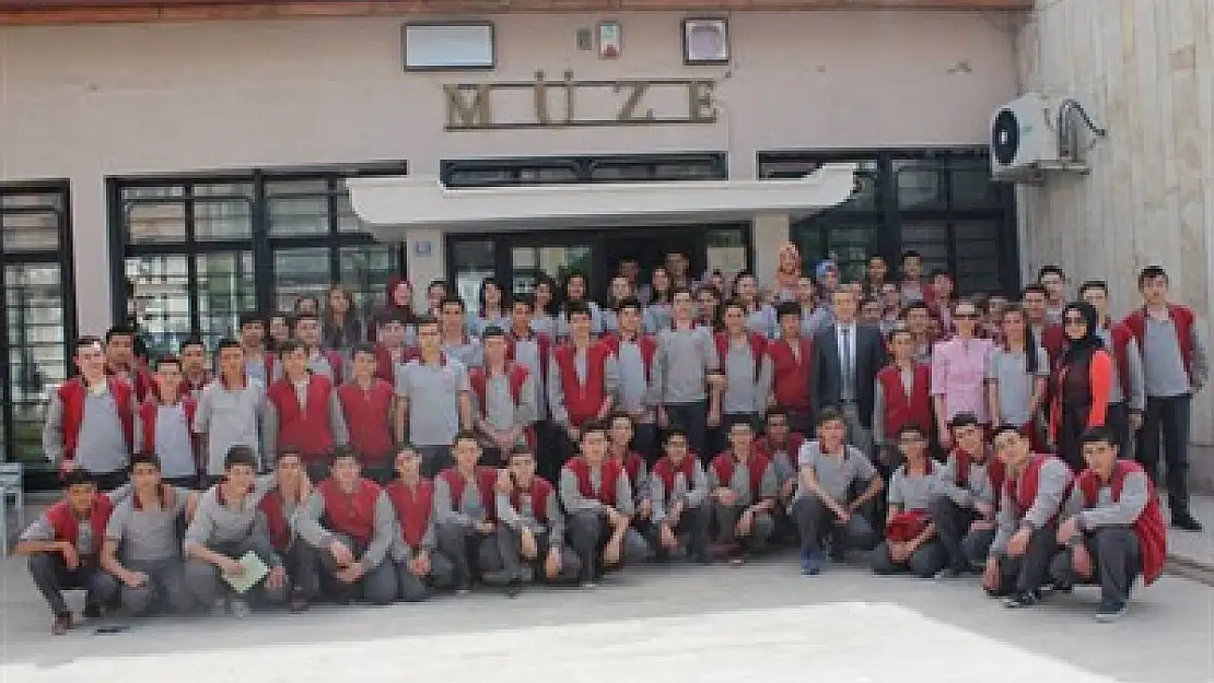 Teknik Kolej öğrencileri müzeyi gezdi