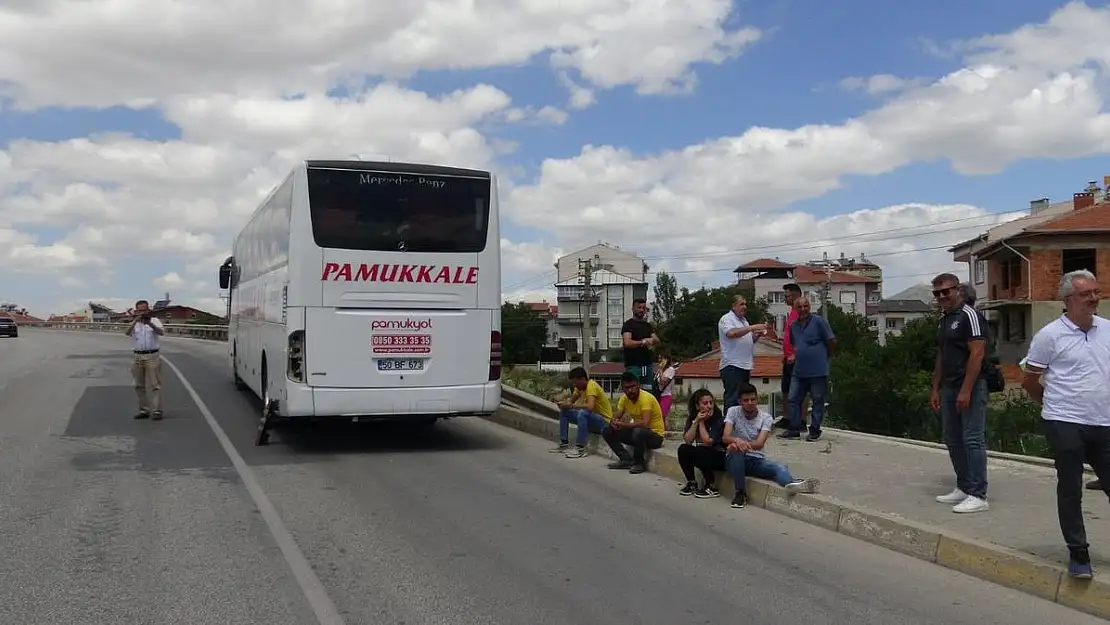 Tır ile otobüsün çarpıştığı kazada büyük panik yaşandı