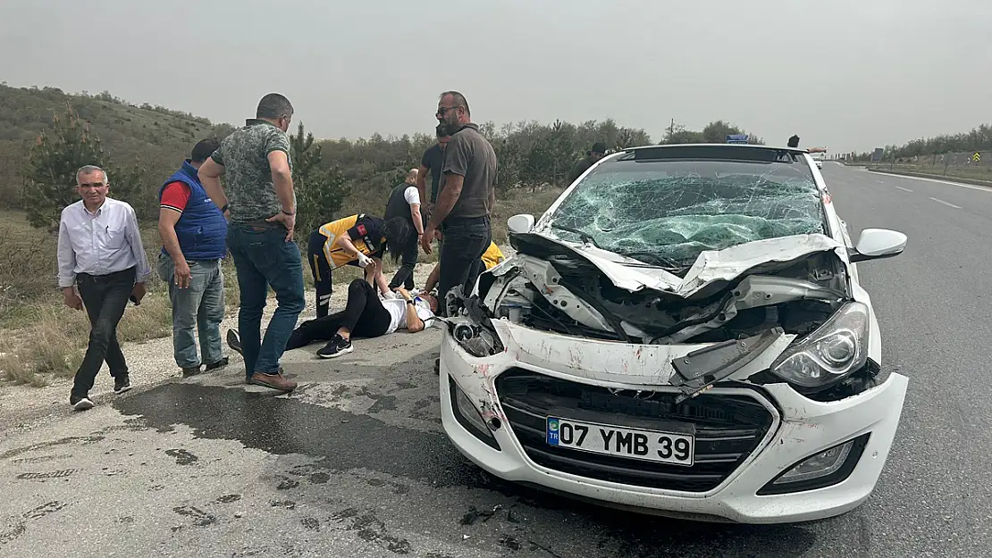 Tıra Arkadan Çarpan Otomobil Sürücüsü Yaralandı