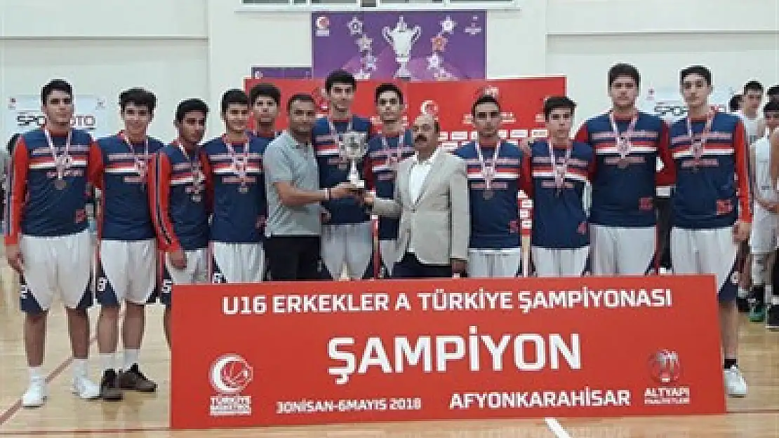 U-16'larda kupa töreni yapıldı – Kocatepe Gazetesi