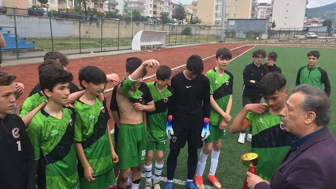 U15 Gençler Ligi şampiyonu Vitraspor oldu