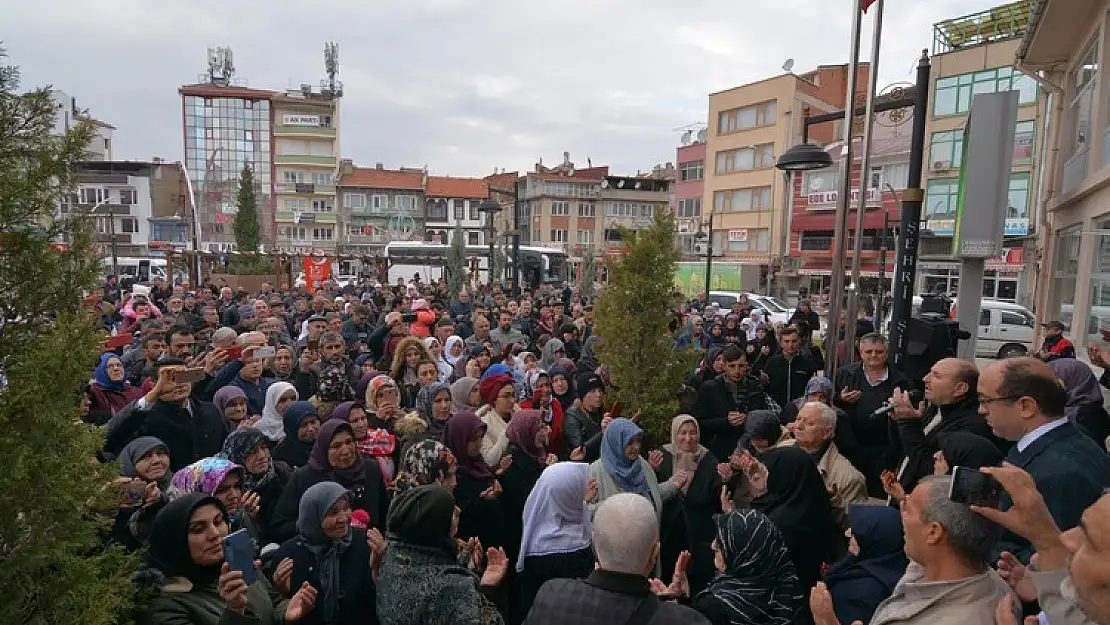 Umre yolcuları dualarla uğurlandı