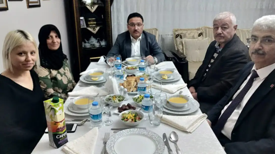 Vali Çiçek ilk iftarını şehit ailesi ile birlikte açtı