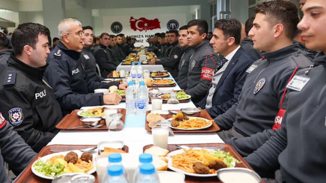 Vali, Polis Adaylarıyla Bir Araya Geldi