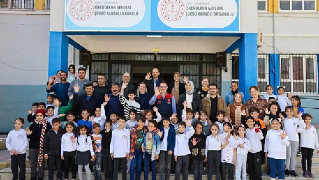 Vali Yiğitbaşı İskenderun'da yaraları sarıyor