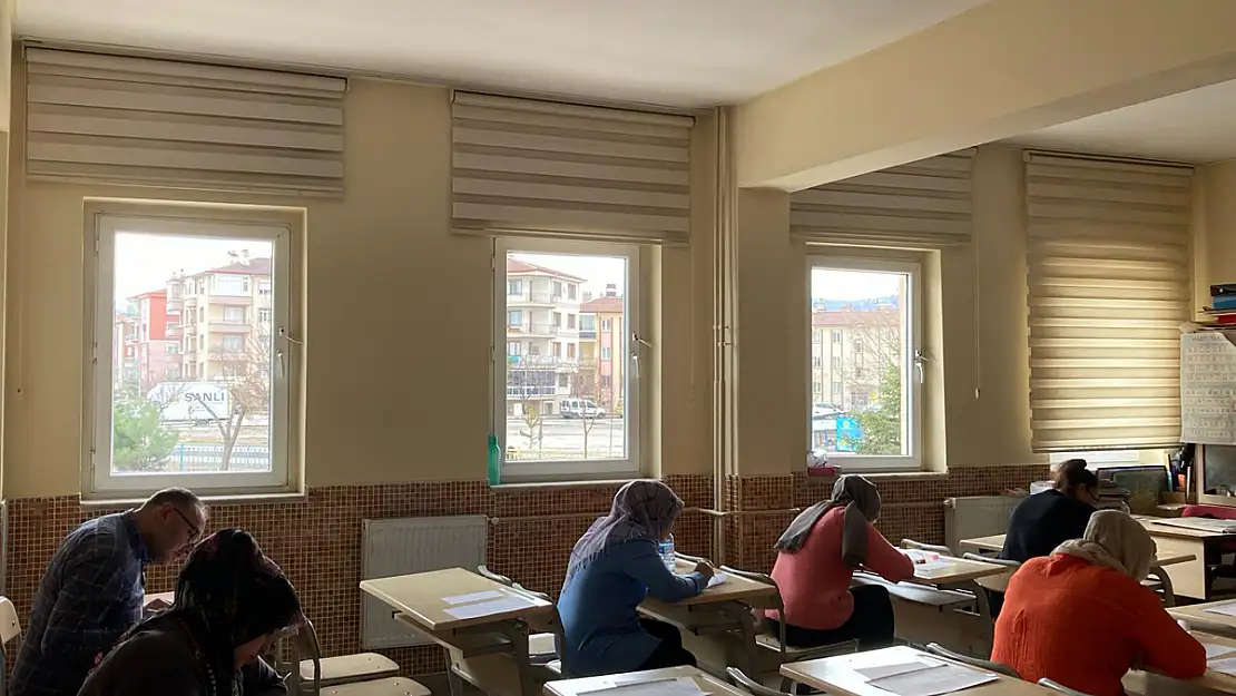 Veliler Kitap Okuma Yarışmasına Yoğun İlgi Gösterdi