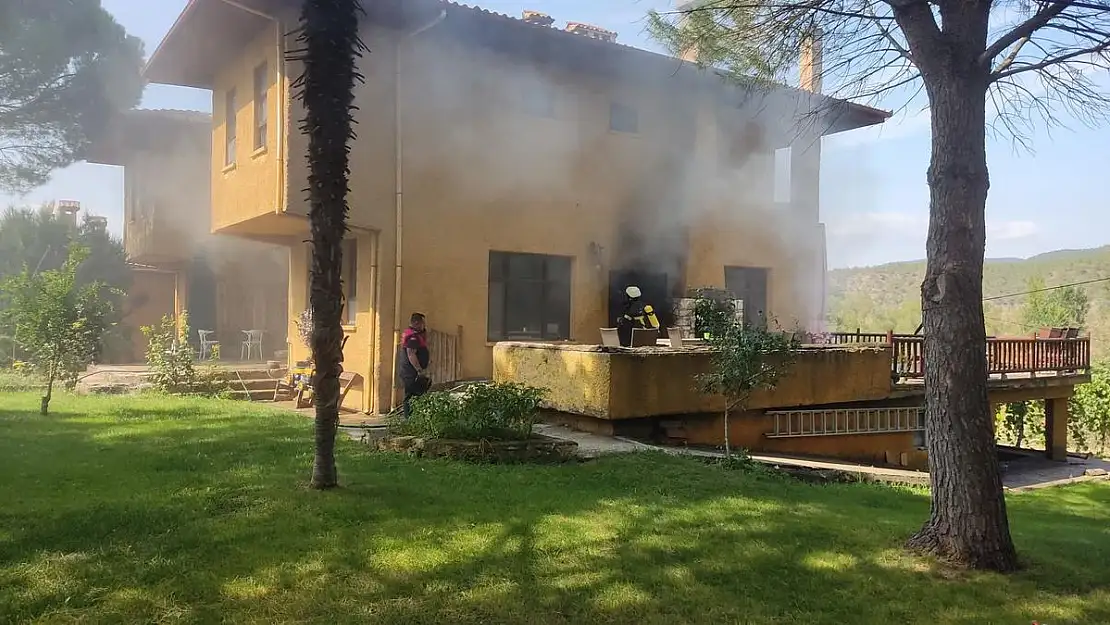 Villada çıkan yangın söndürüldü