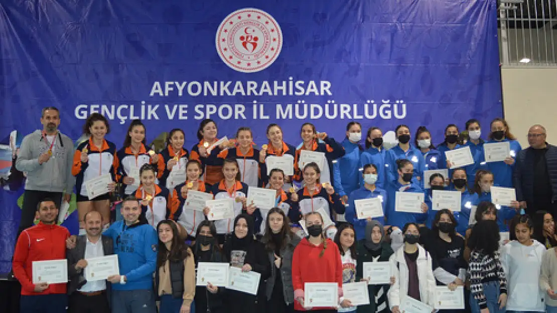 Voleybol'da grup müsabakaları sorunsuz tamamlandı